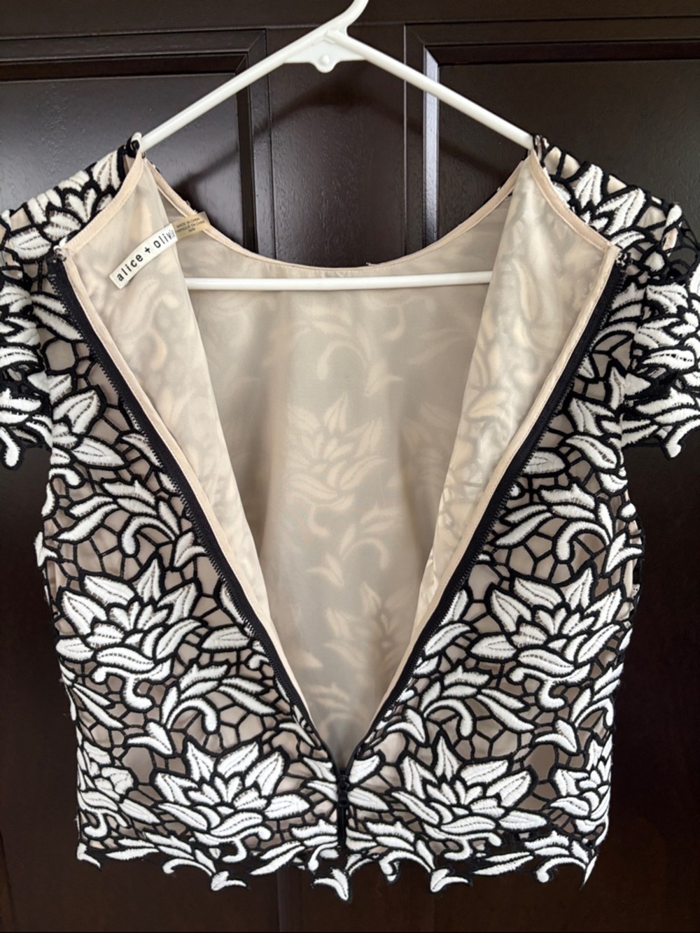 EUC Alice + Olivia Lace Overlay Top Size Small - Picture 7 of 8
